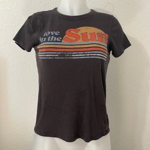 CHASER graphic tee “Love in the Sun” t shirt size small